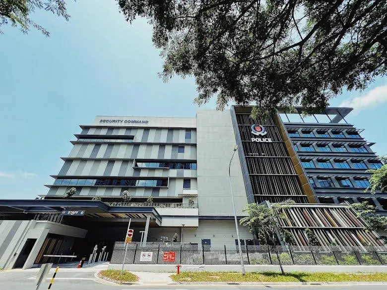 Government office furniture by Office Planner for SECCOM - 6 Storey Police Bldg